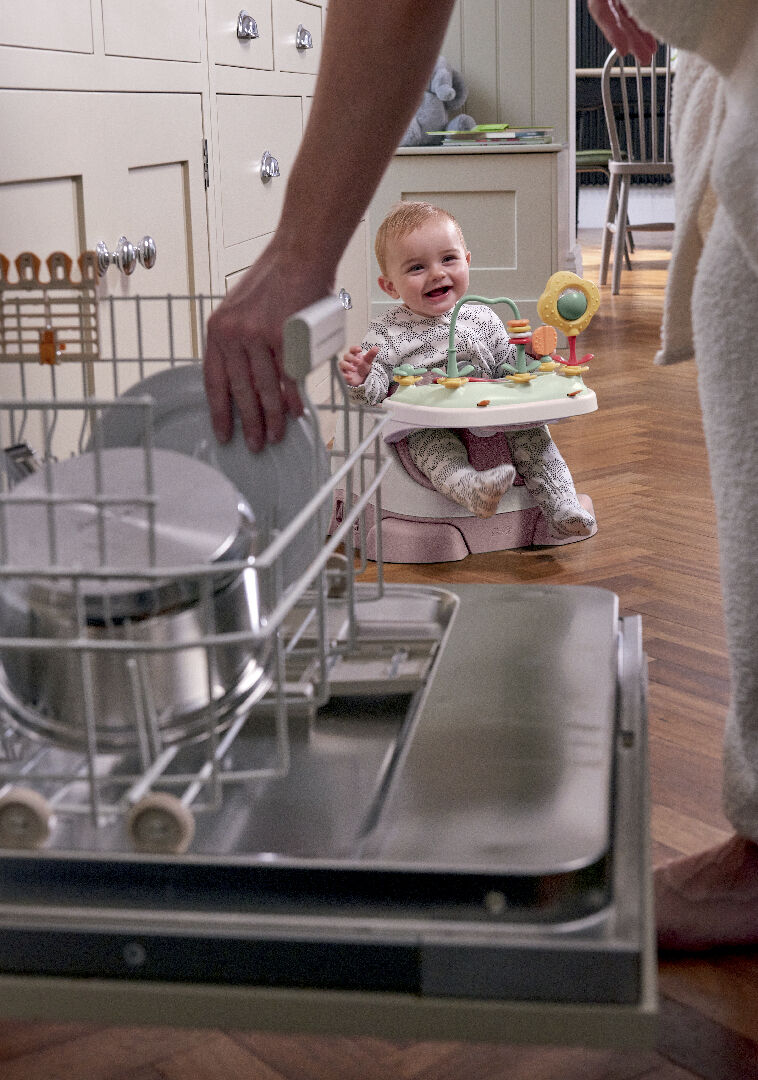 مقعد باغ داعم وأرضي 3 في 1 بصينية ألعاب - بلوسوم image number 8