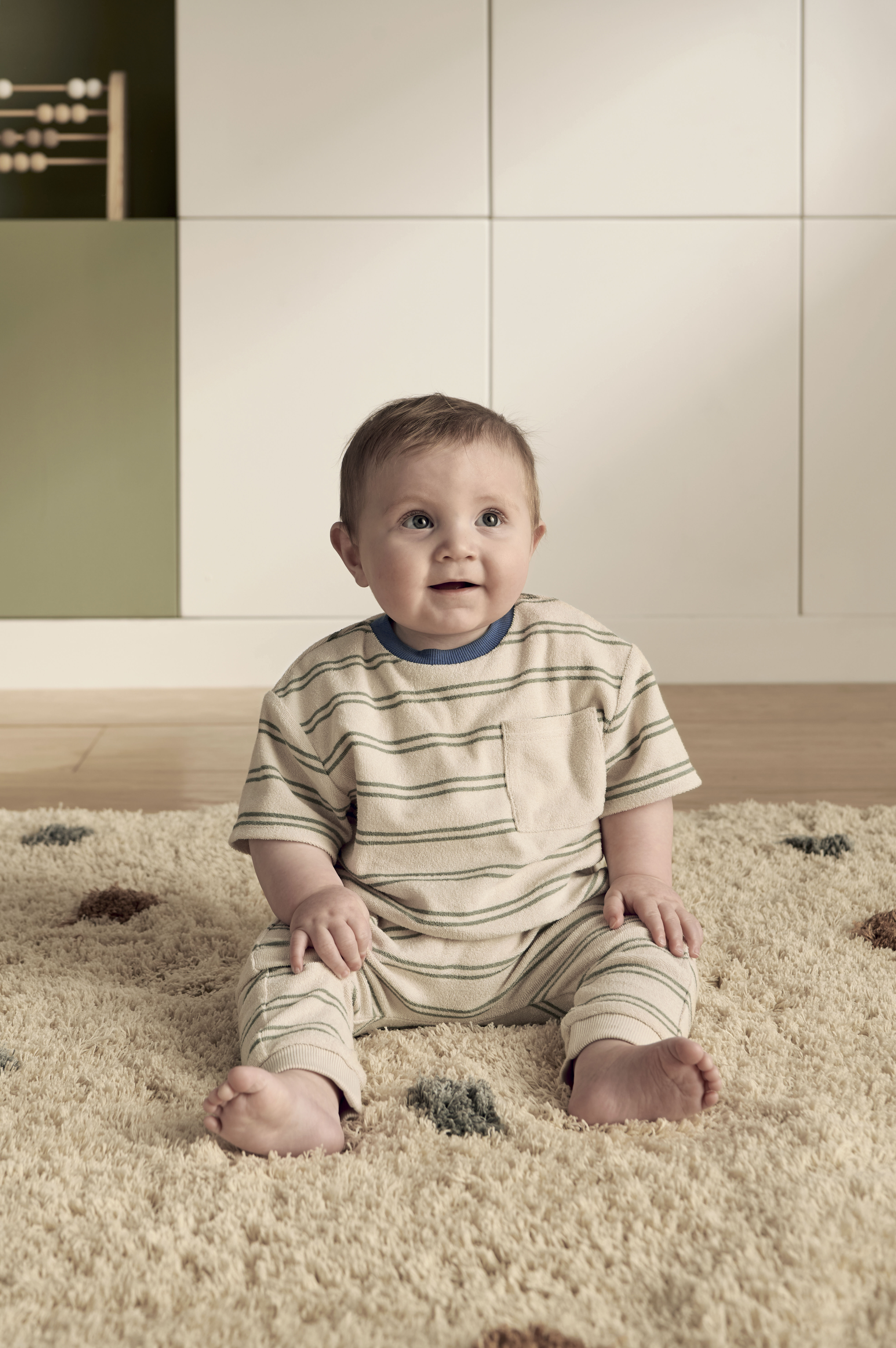 طقم تيشيرت مخطط وبنطال رياضي قماش تيري، قطعتين image number 1