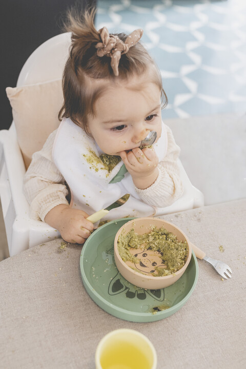 مجموعة أدوات طعام سيليكون إل ايتيه اون فوا من صوفي لا جيراف مجموعة أدوات طعام سيليكون إل ايتيه اون فوا من صوفي لا جيراف image number 19