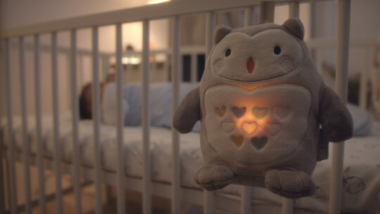 دمية قابلة لإعادة الشحن تصدر صوت وضوء للمساعدة على النوم من تومي تيبي بتصميم البومة أولي دمية قابلة لإعادة الشحن تصدر صوت وضوء للمساعدة على النوم من تومي تيبي بتصميم البومة أولي image number 4