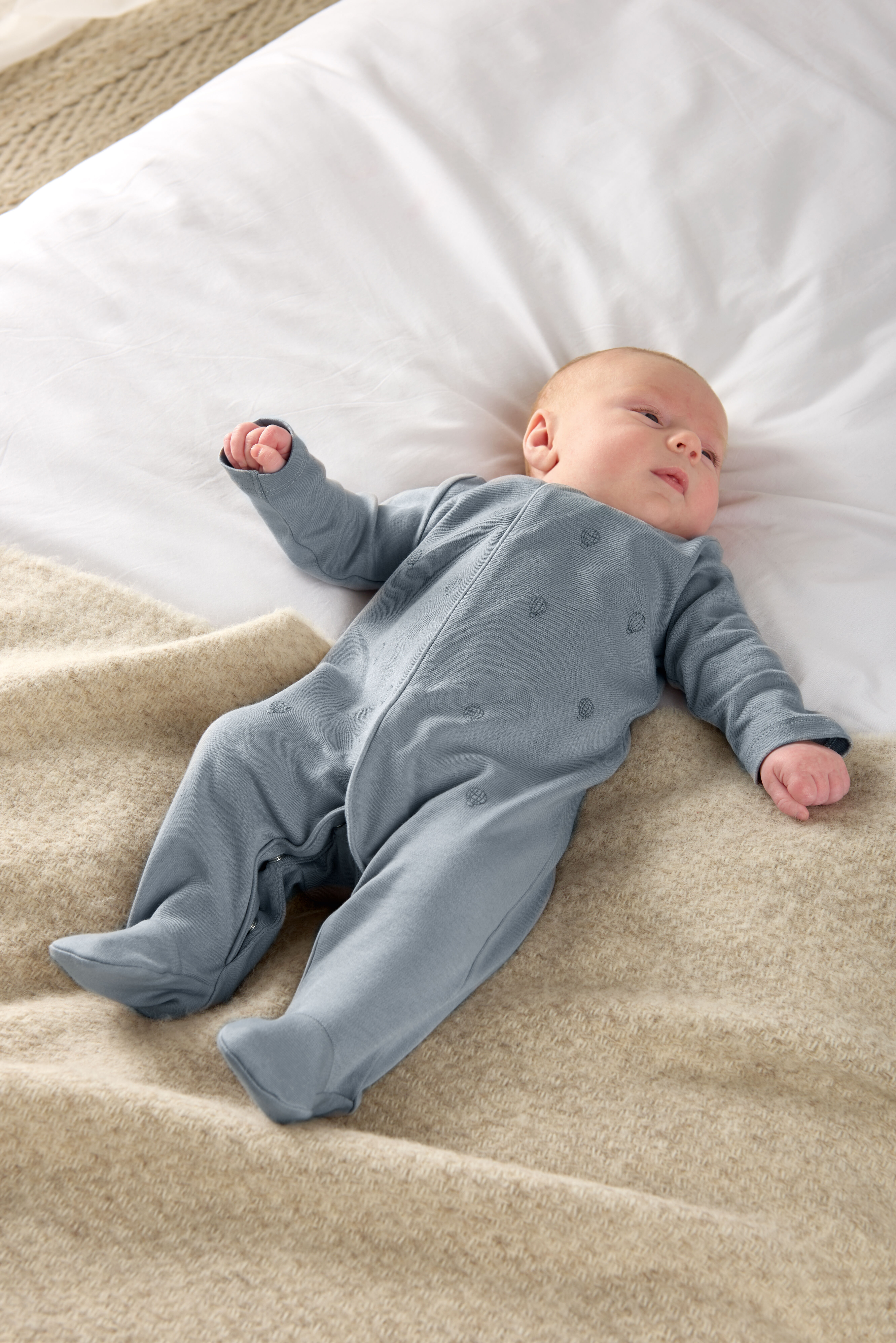 لباس الكل في واحد بتطريز منطاد  image number 4