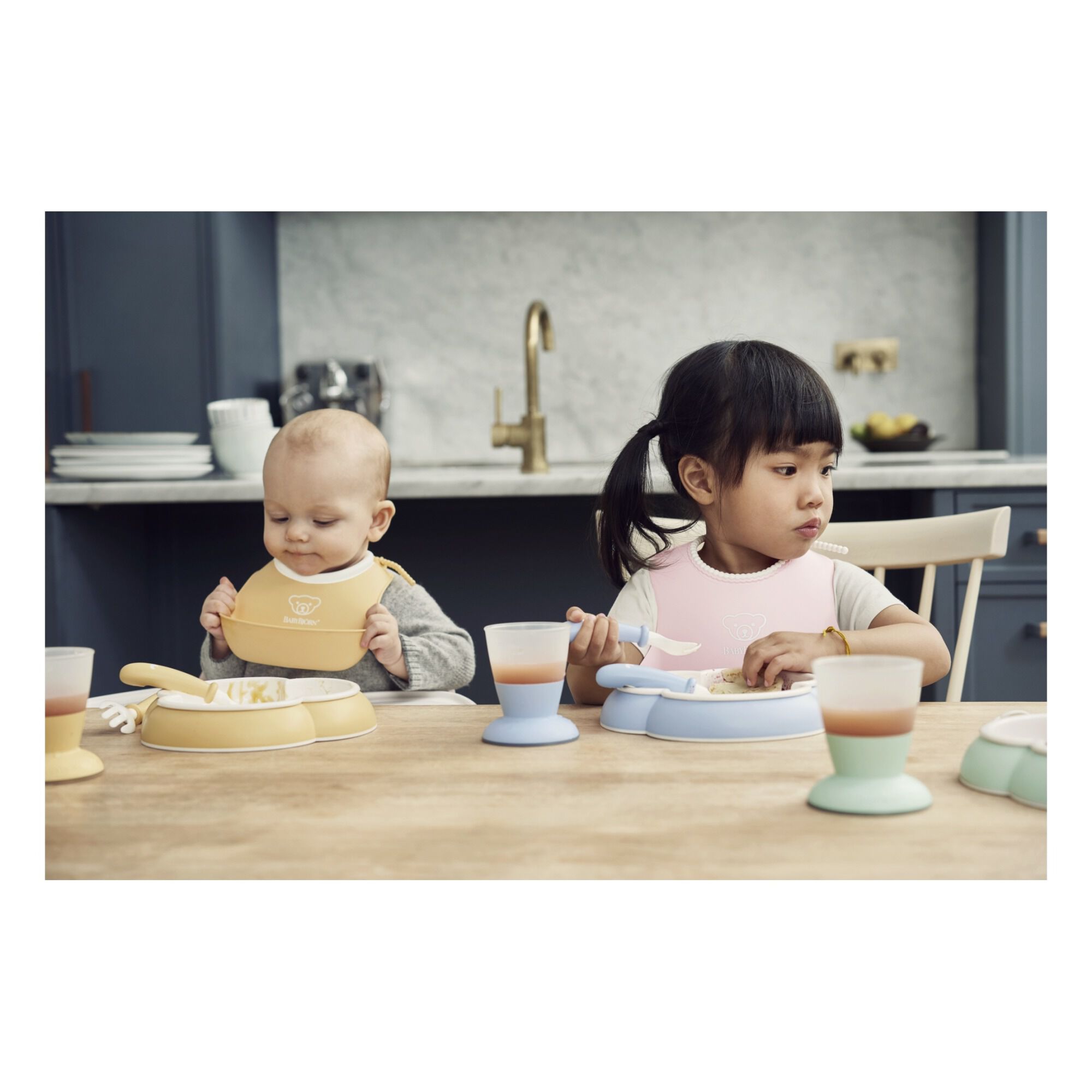 Babybjorn Baby Bib, 2-pack - Powder Green image number 4