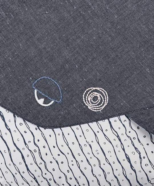 وسادة سيل أواي ويذ مي بتصميم حوت وسادة سيل أواي ويذ مي بتصميم حوت image number 2