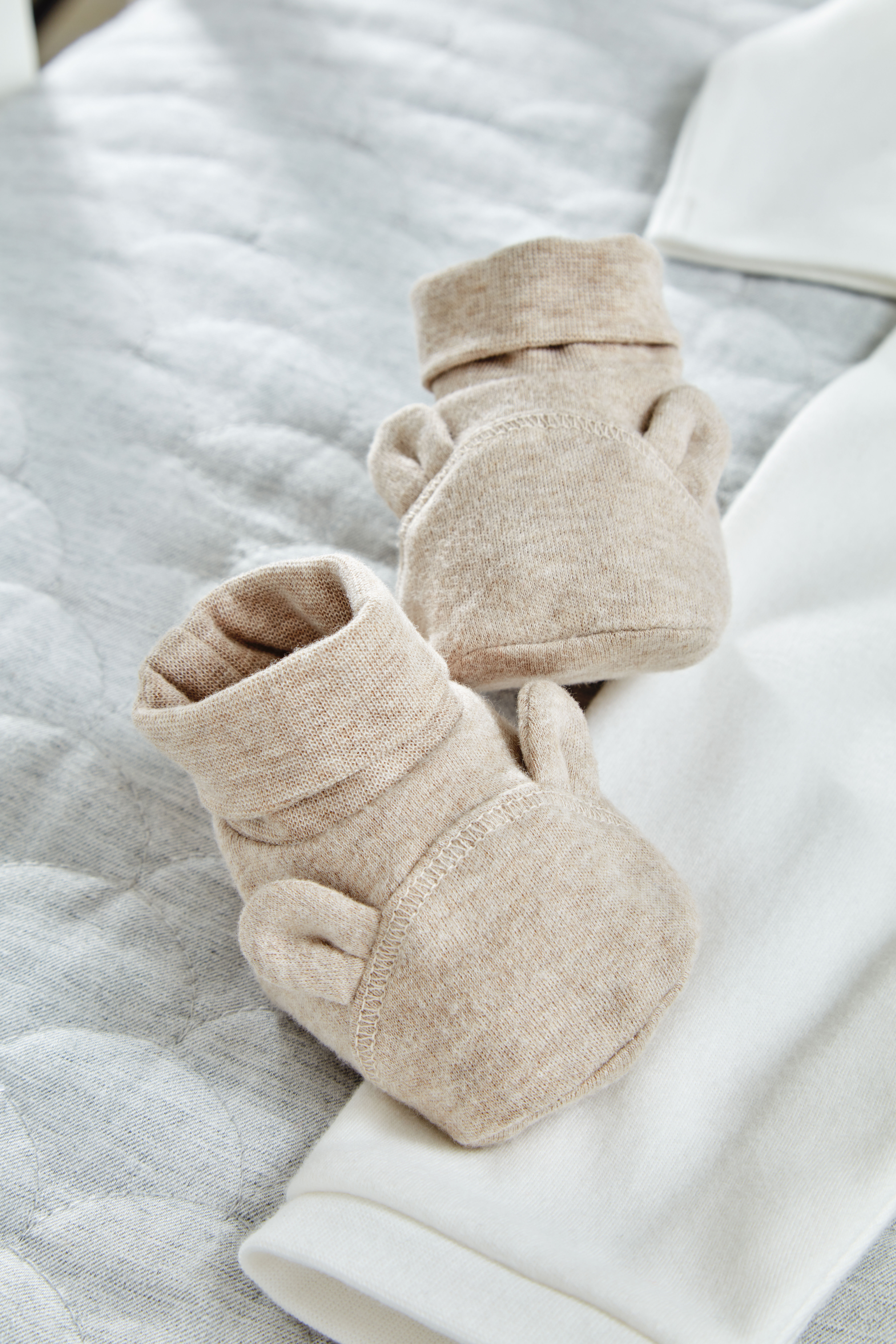 جوارب بنمط بوت مزين بدب image number 3