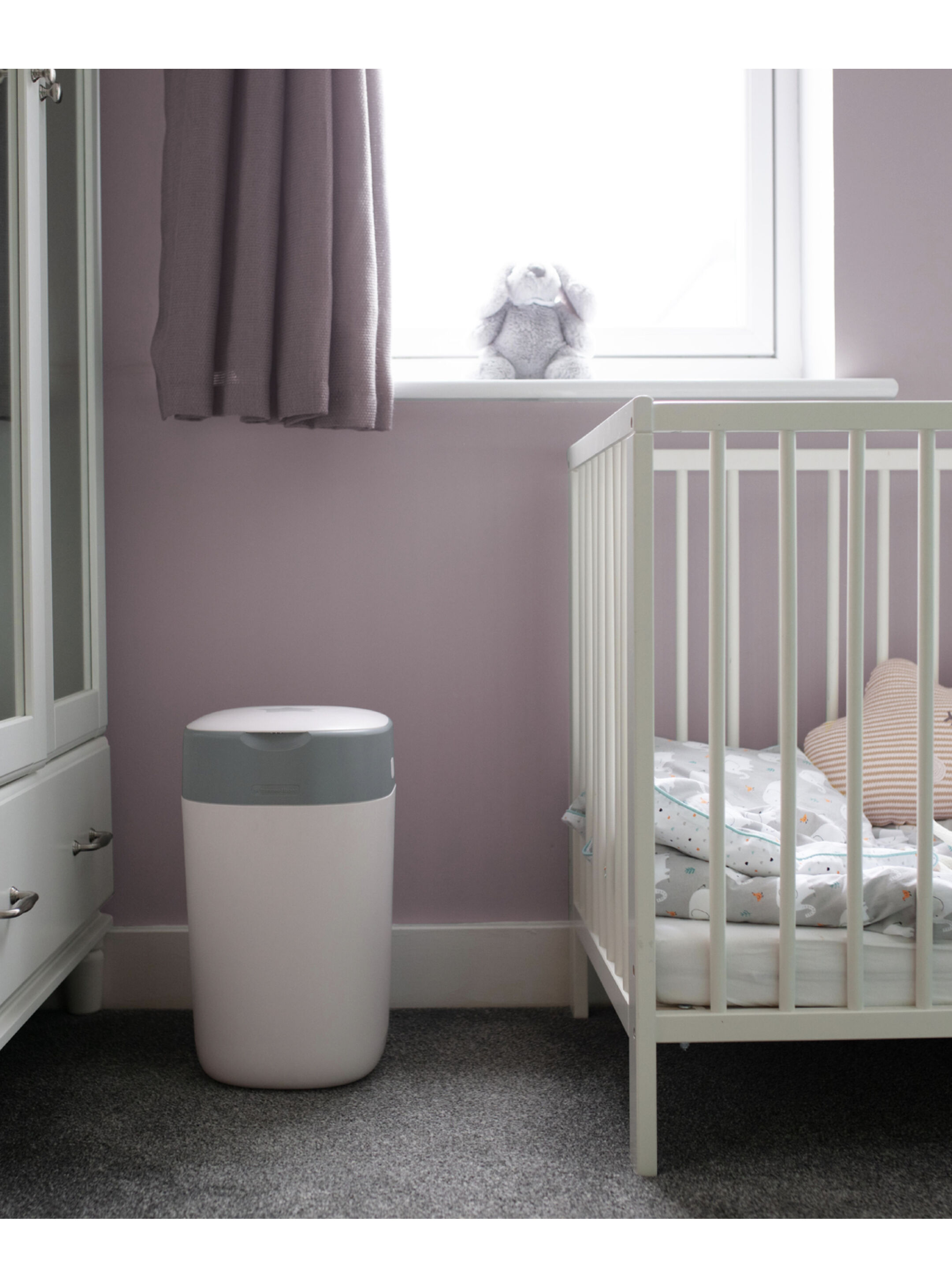 سلة التخلص من الحفاضات المستعملة تويست آند كليك المتطورة مع لفافة أكياس لإعادة الملء من تومي تيبي - وردي image number 4