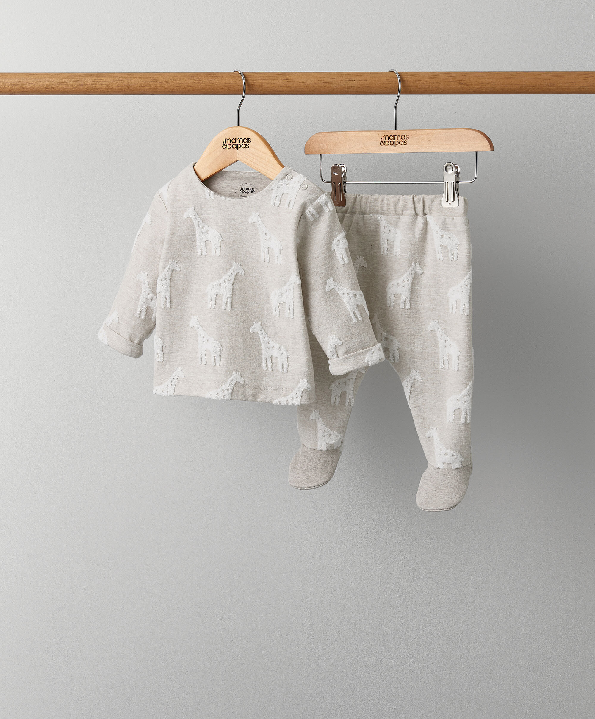 طقم بنقشة زرافة بارزة - قطعتان