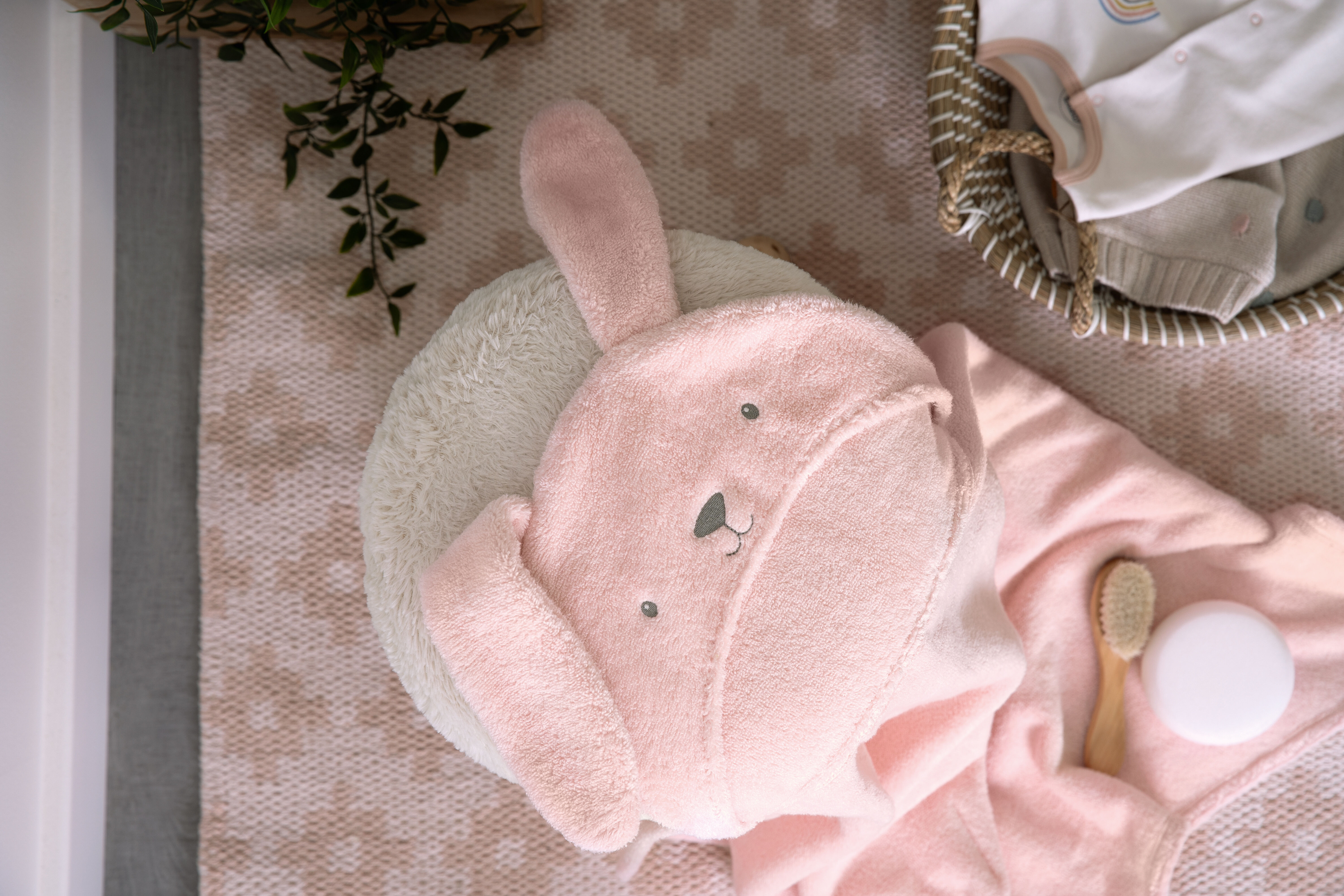 منشفة بغطاء رأس بتصميم أرنب image number 2