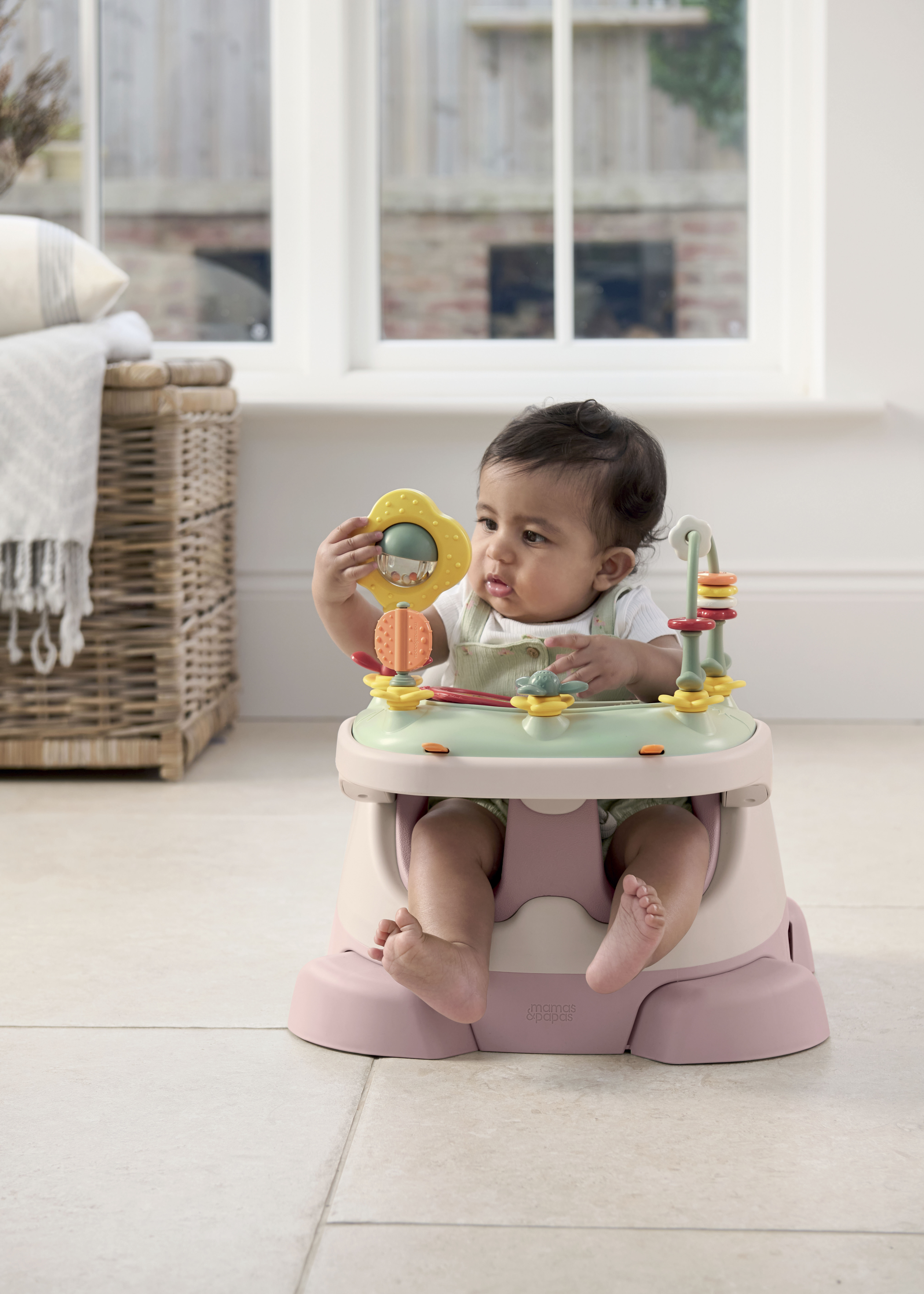 مقعد باغ داعم وأرضي 3 في 1 بصينية ألعاب - بلوسوم