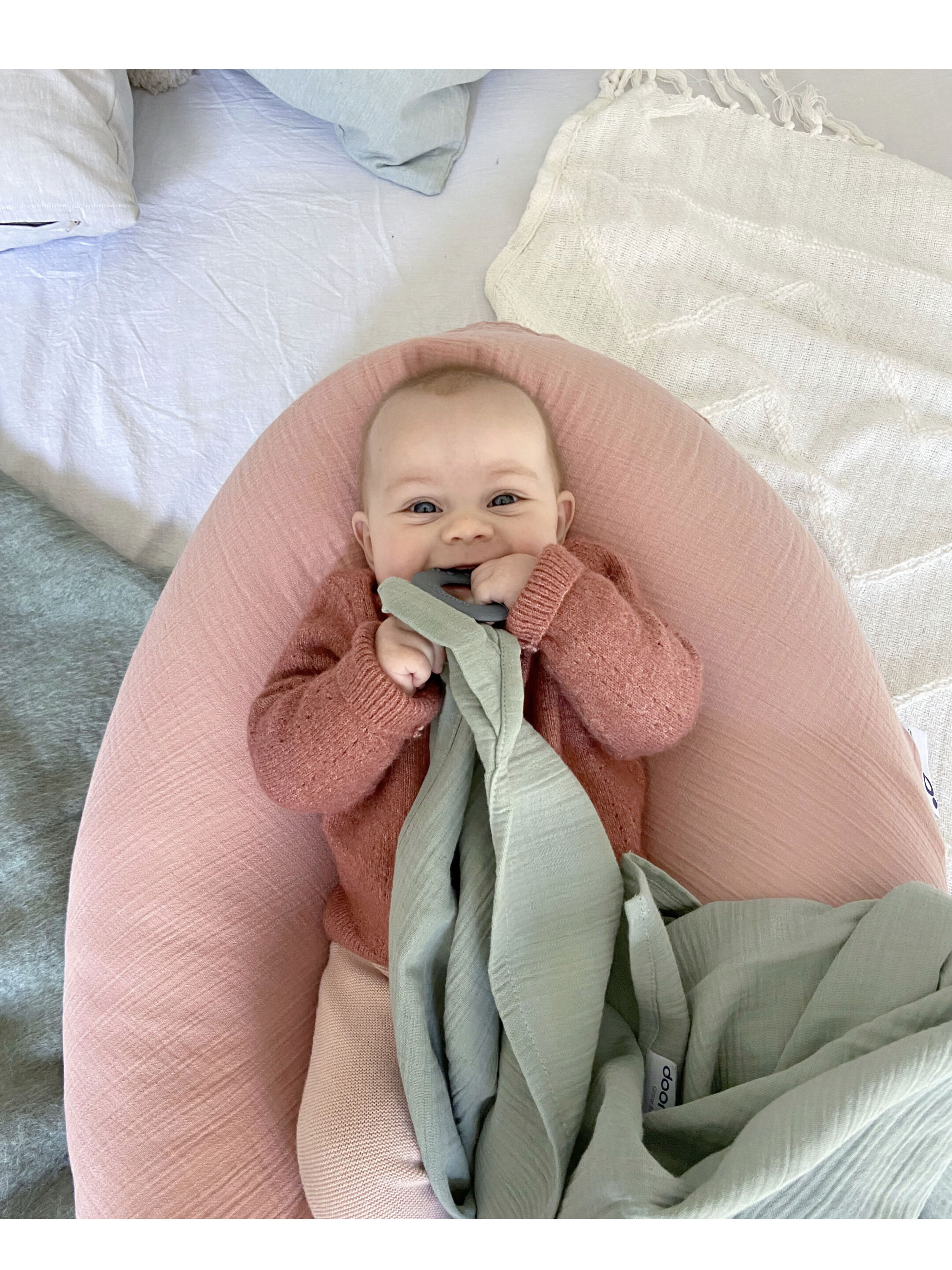 غطاء لأوقات الرضاعة موم آند بلاي متعدد الاستخدامات من دومو - أخضر image number 3