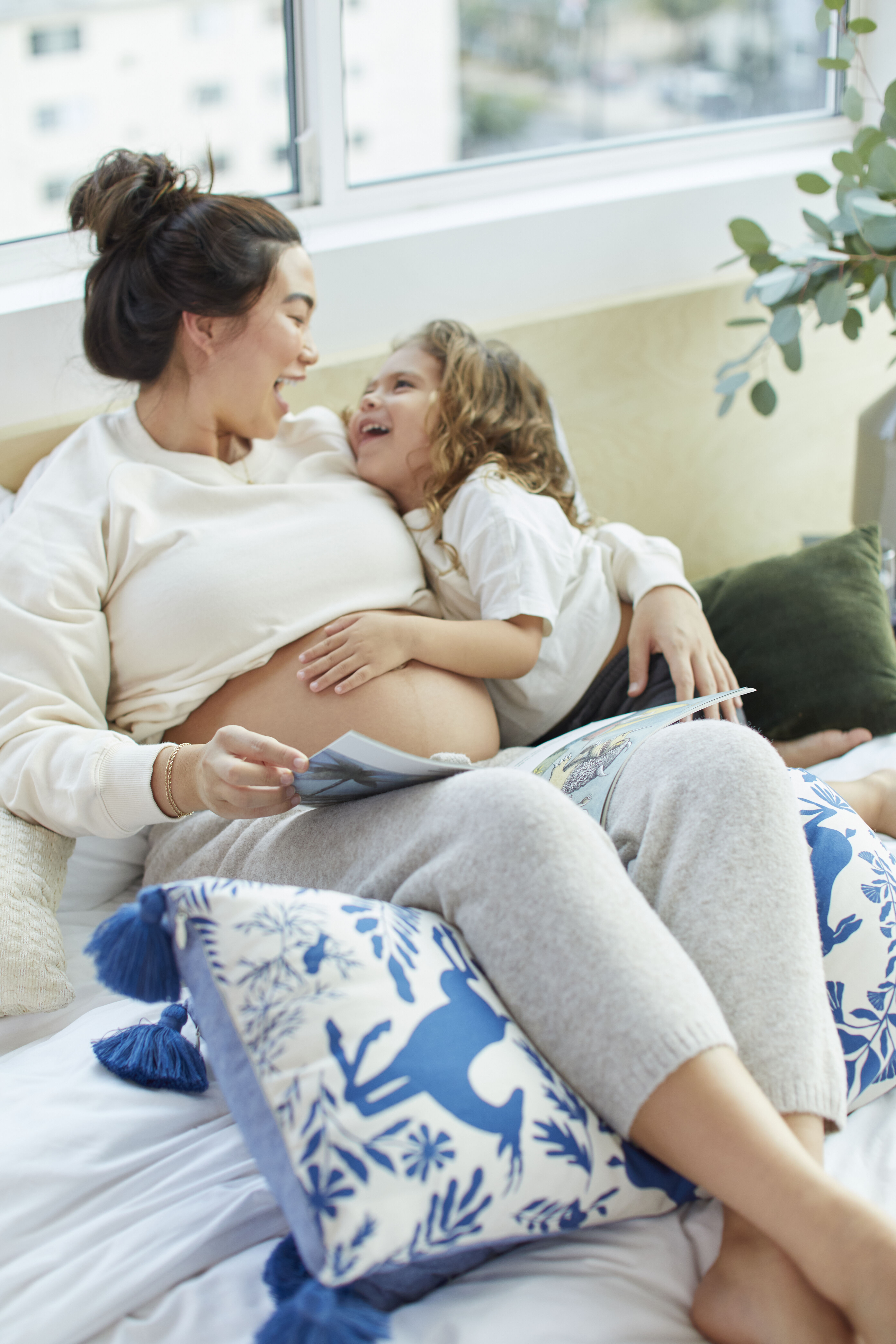 وسادة كوسيت لدعم الجسم من دوك ايه توت - أزرق بنقشة غابة image number 6