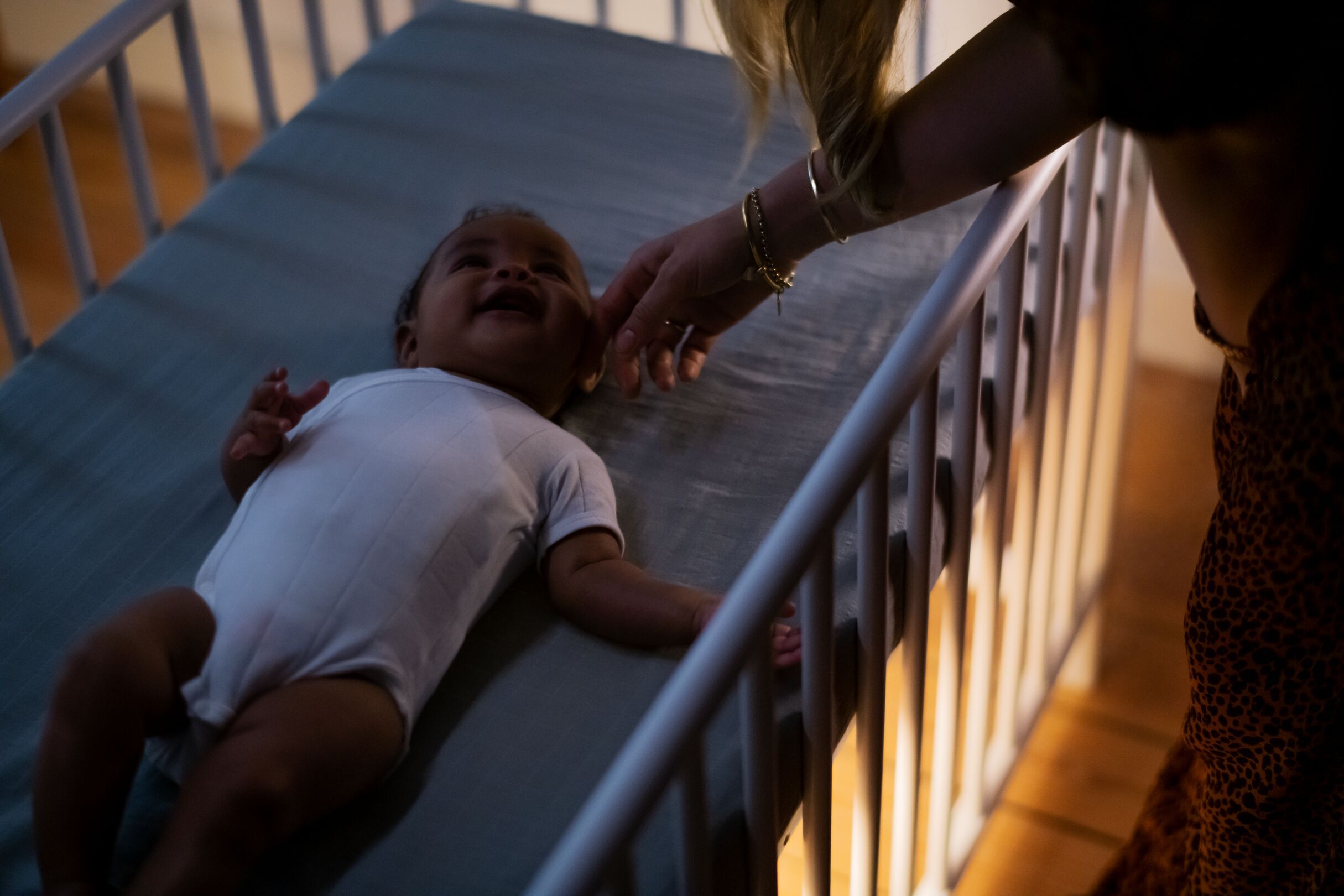 ضوء أسفل المهد ماكسي كوزي جلو - أبيض image number 3