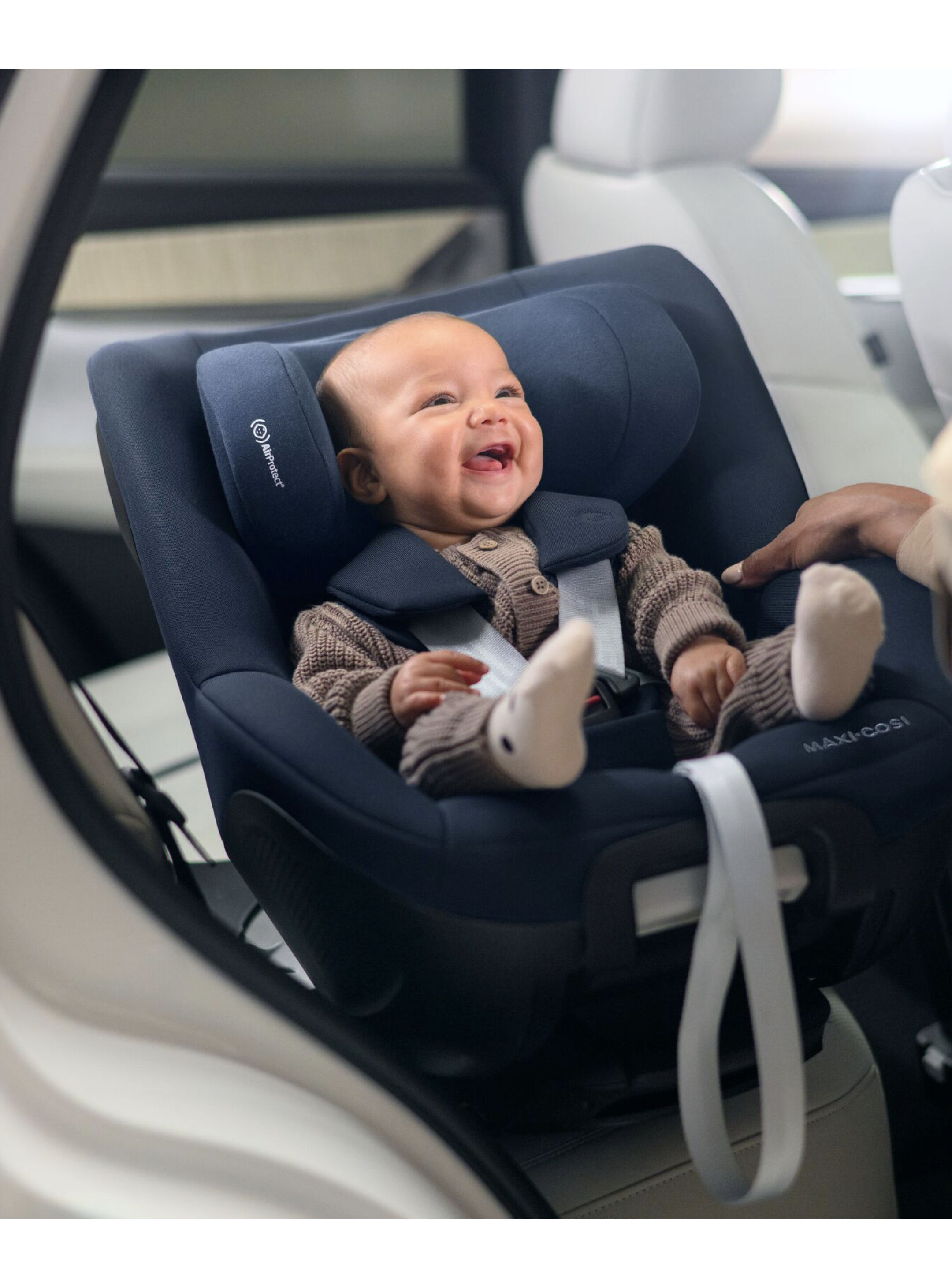 مقعد سيارة ماكسي كوزي ميكا 360 برو آي سايز مع قاعدة - أسود image number 6