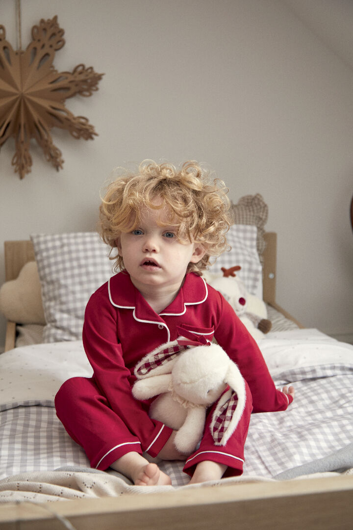 لعبة لينة بتصميم الأرنب بو لكريسماس 2025 image number 2