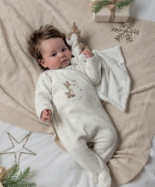 بطانية مزينة بدمية غزال الرنة 2024 بطانية مزينة بدمية غزال الرنة 2024 image number 2