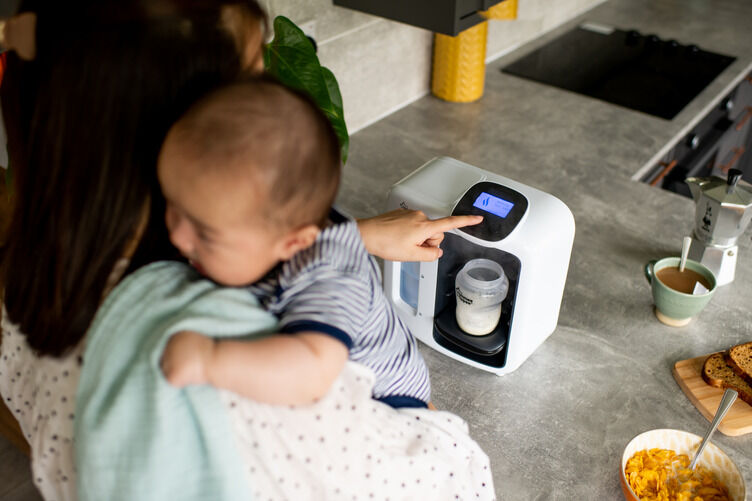 جهاز تحضير زجاجات الرضاعة بيرفيكت بريب للنهار والليل من تومي تيبي - أبيض image number 4