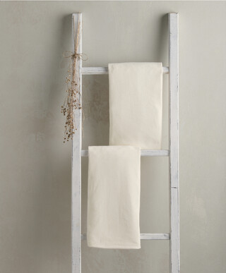 طقم شرشف سلة موسى بحواف مطاطية بلون أبيض كريمي - قطعتان طقم شرشف سلة موسى بحواف مطاطية بلون أبيض كريمي - قطعتان