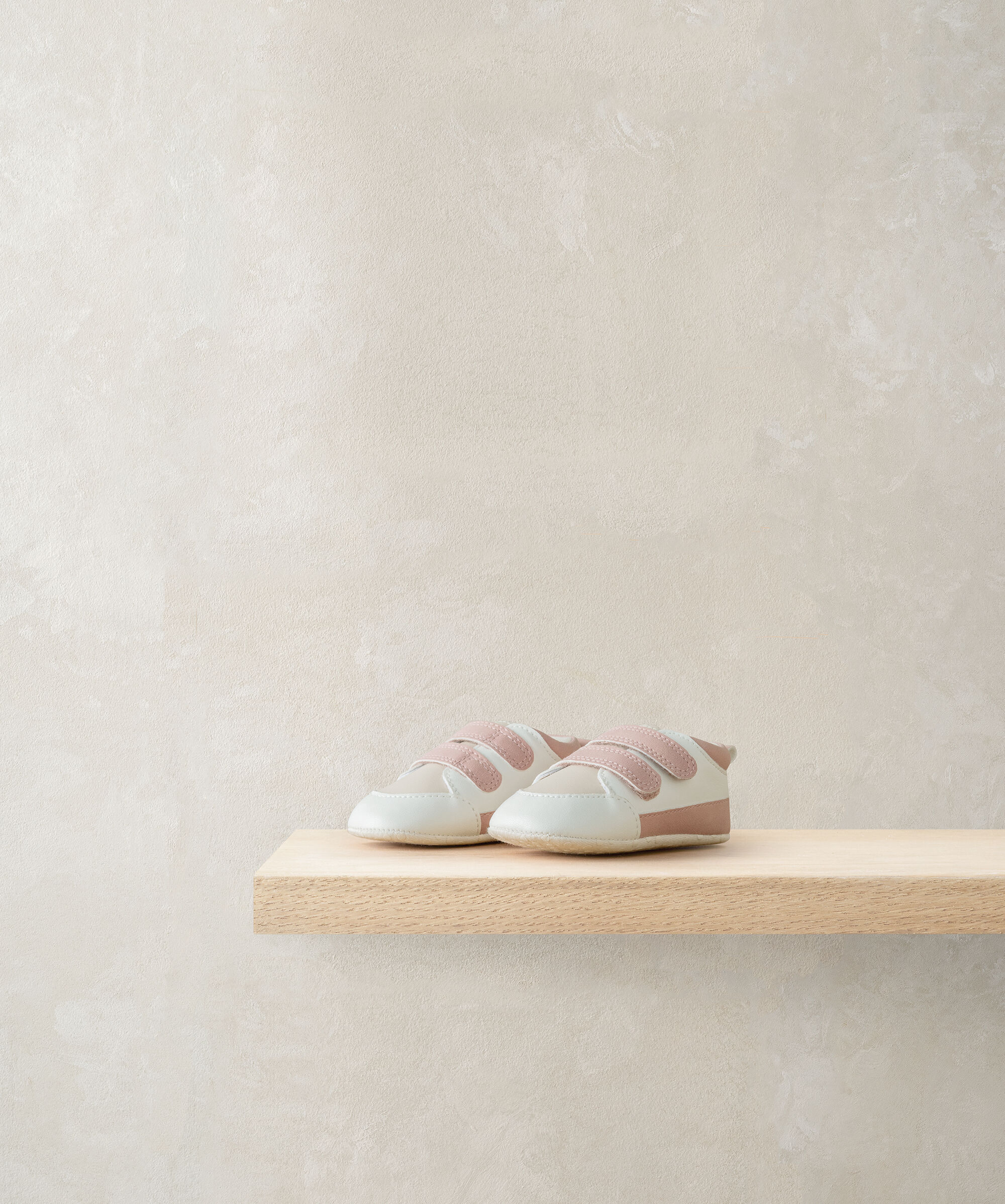 سنيكرز وردي image number 1