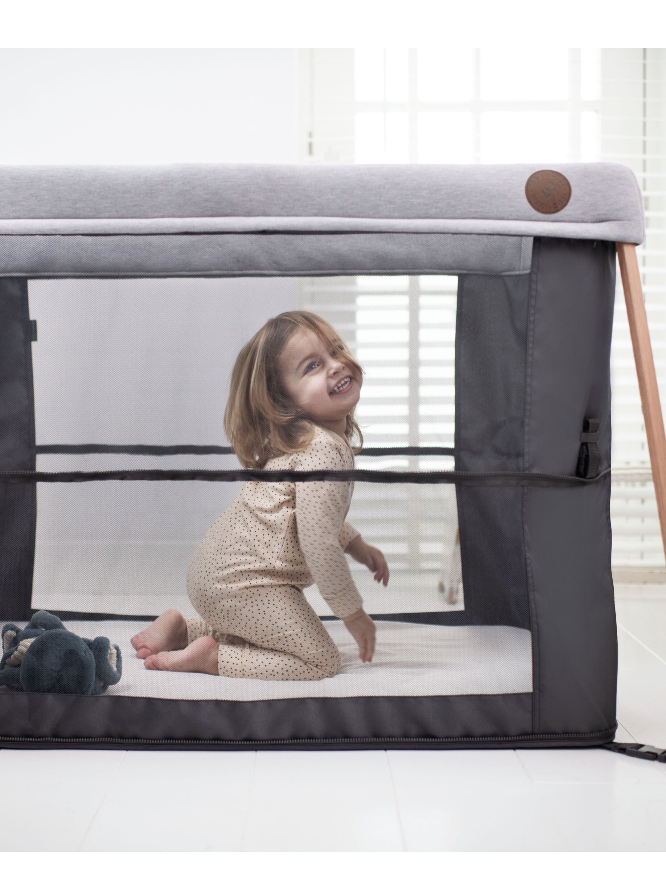 مهد أيريس المحمول 2 في 1 من ماكسي كوزي - رمادي image number 4