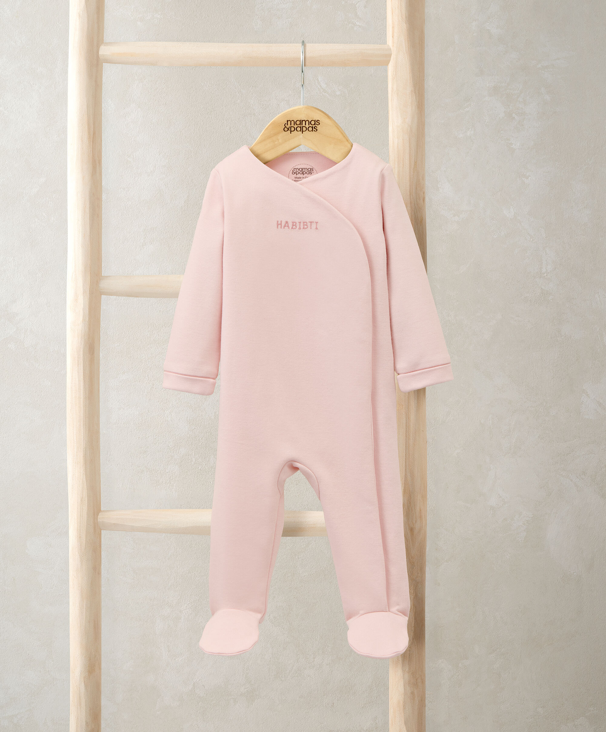 لباس قطعة واحدة وردي للإرتداء اليومي