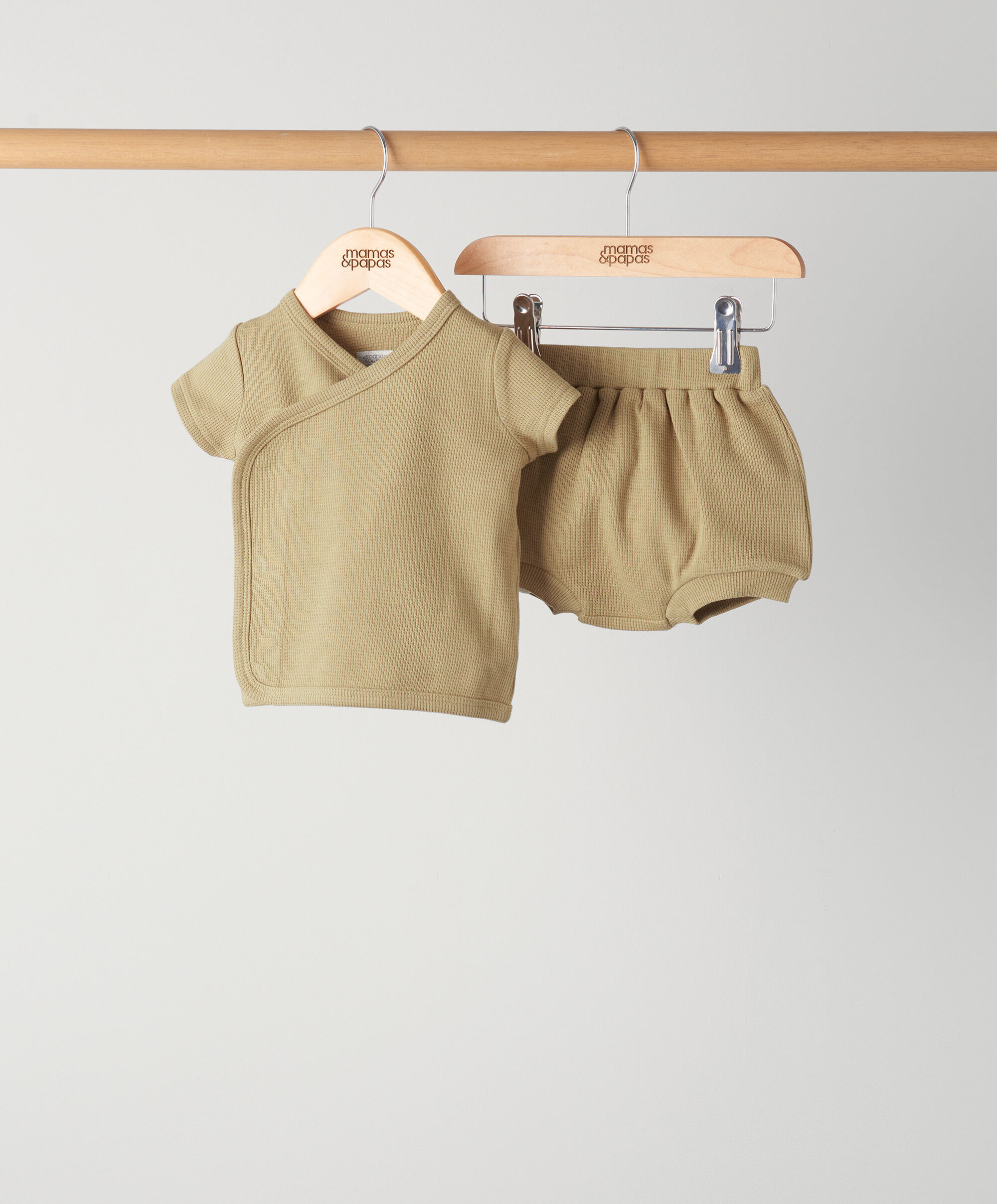 طقم من نسيج متشابك بارز الملمس بلون بيج - قطعتان image number 1