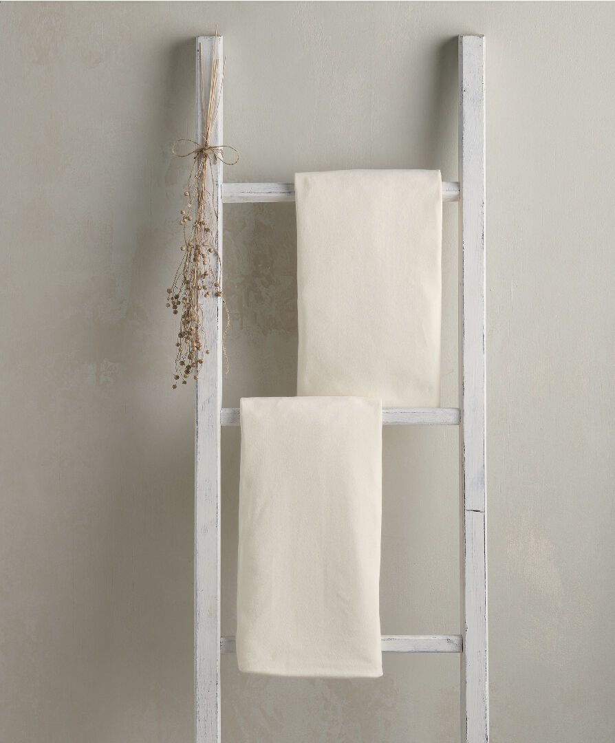 طقم شرشف مهد بحواف مطاطية بلون أبيض كريمي - قطعتان image number 1