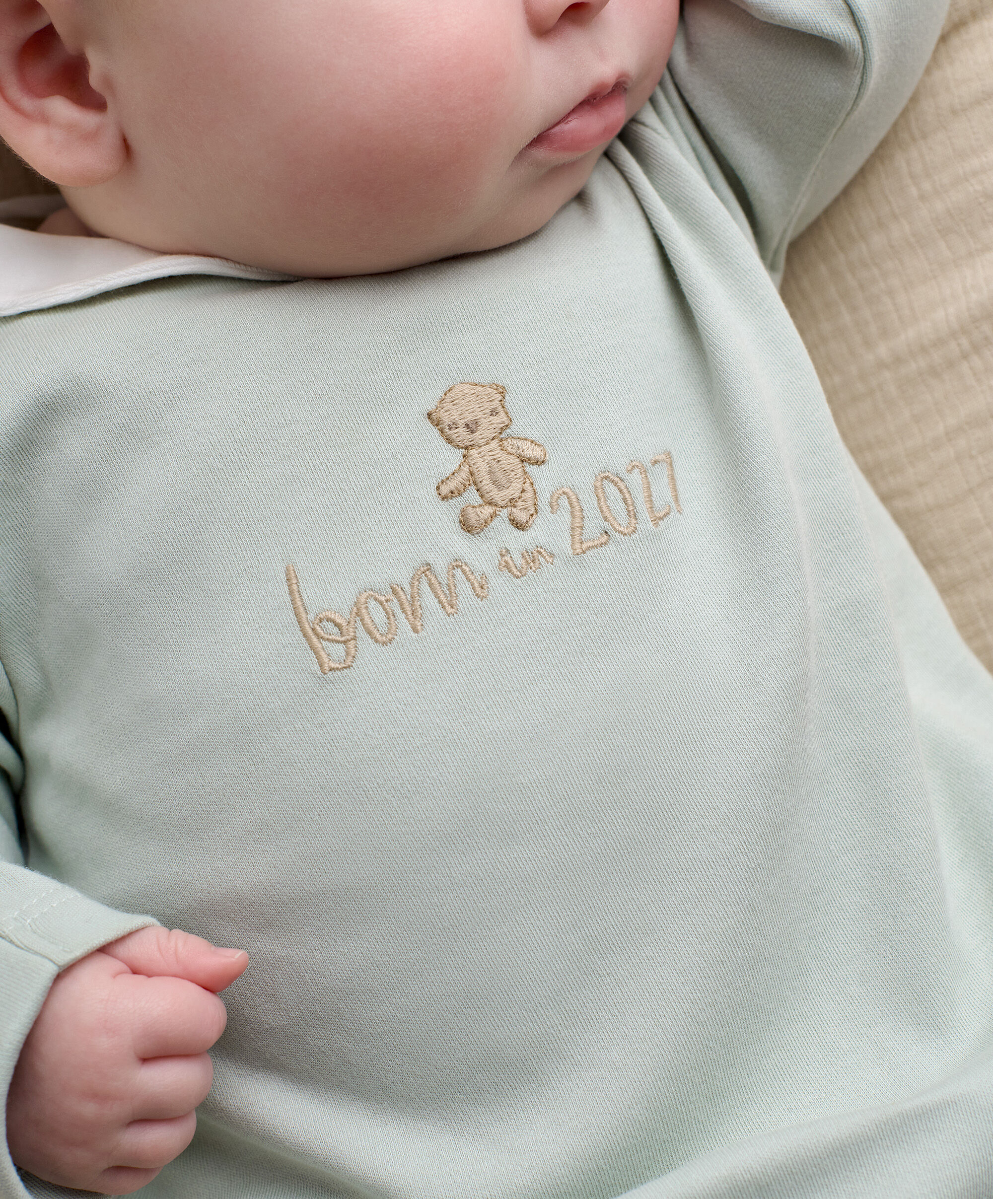 Blue Born In 2027 AIO image number 7