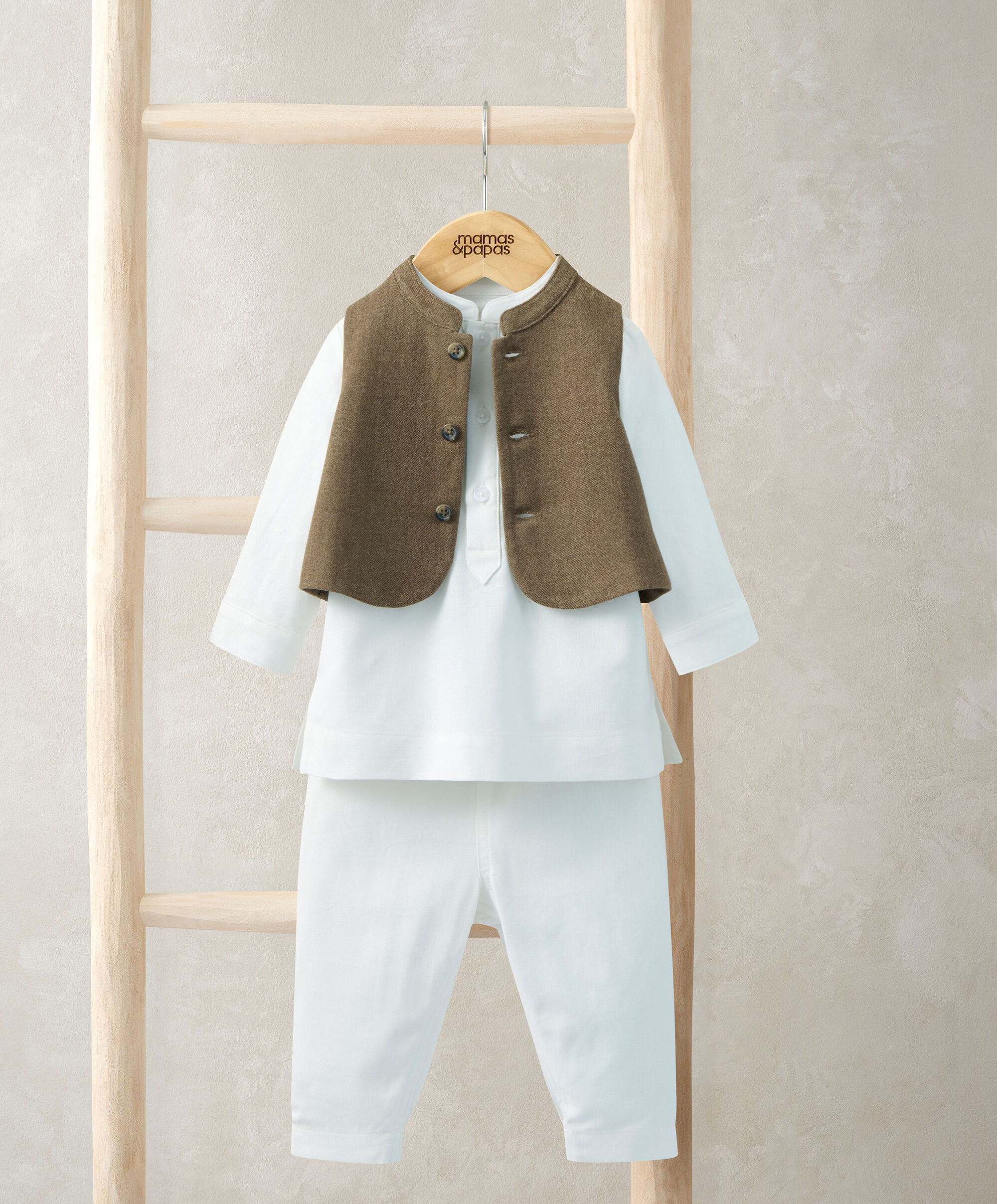 بدلة باللون البيج، ثلاثة قطع image number 1