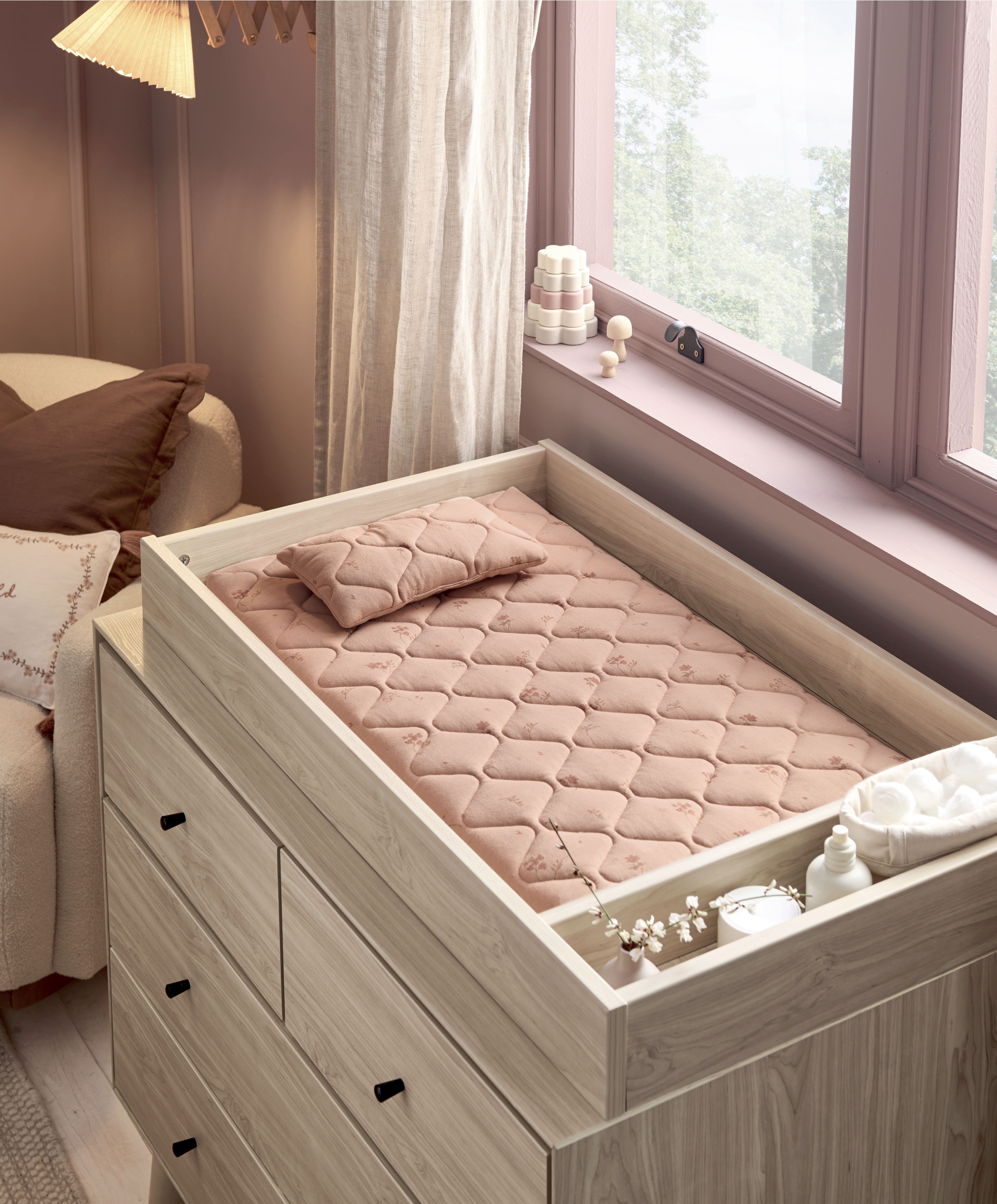 مفرش تغيير الحفاضات - بنقشة زهور