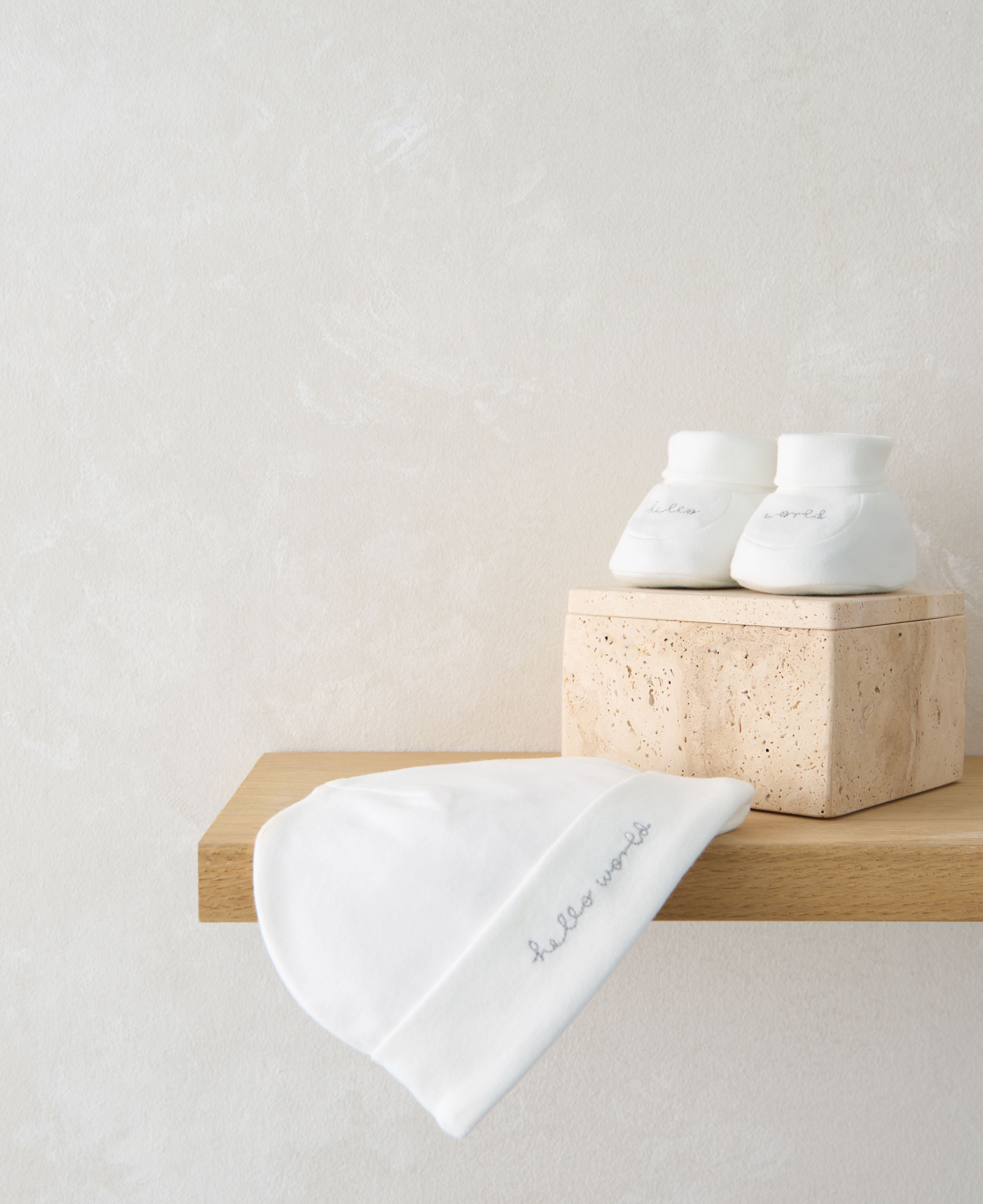 طقم قبعة وجورب بوت بتطريز Hello World - أبيض image number 4